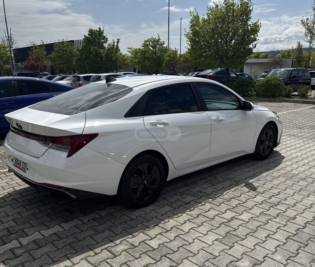 Hyundai Elantra - фото 4