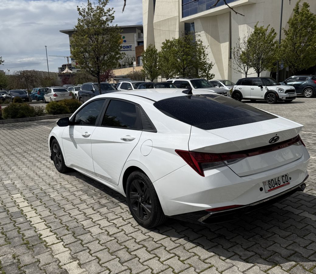 Hyundai Elantra - фото 5