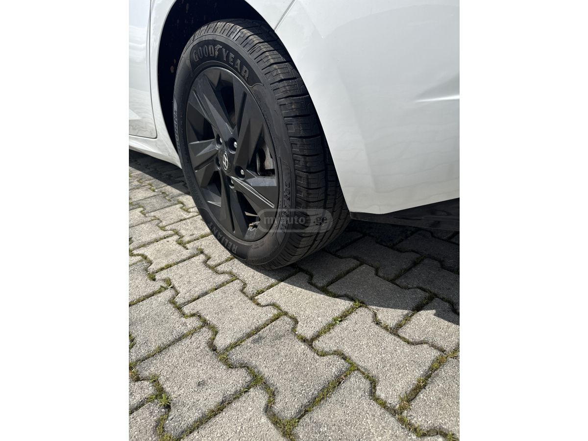 Hyundai Elantra - фото 6