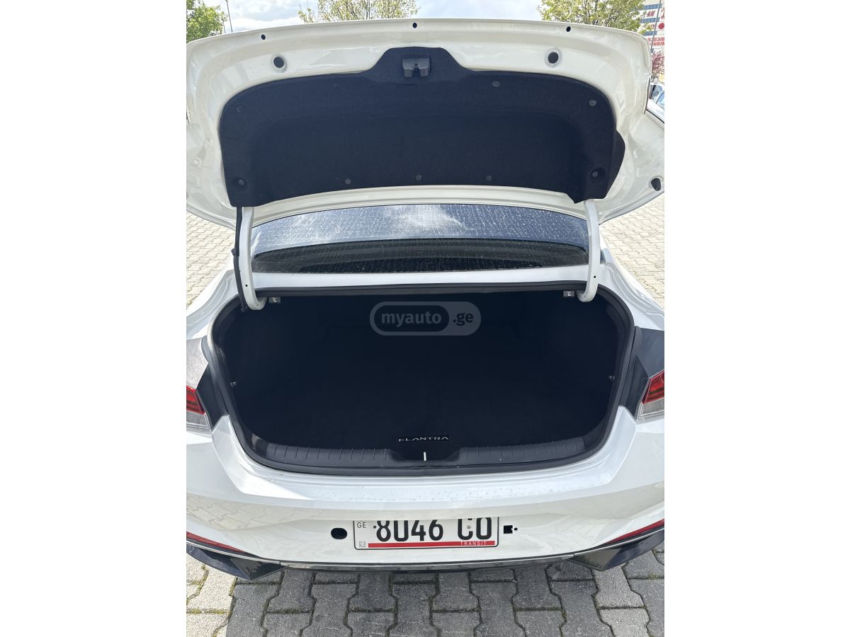 Hyundai Elantra - фото 7