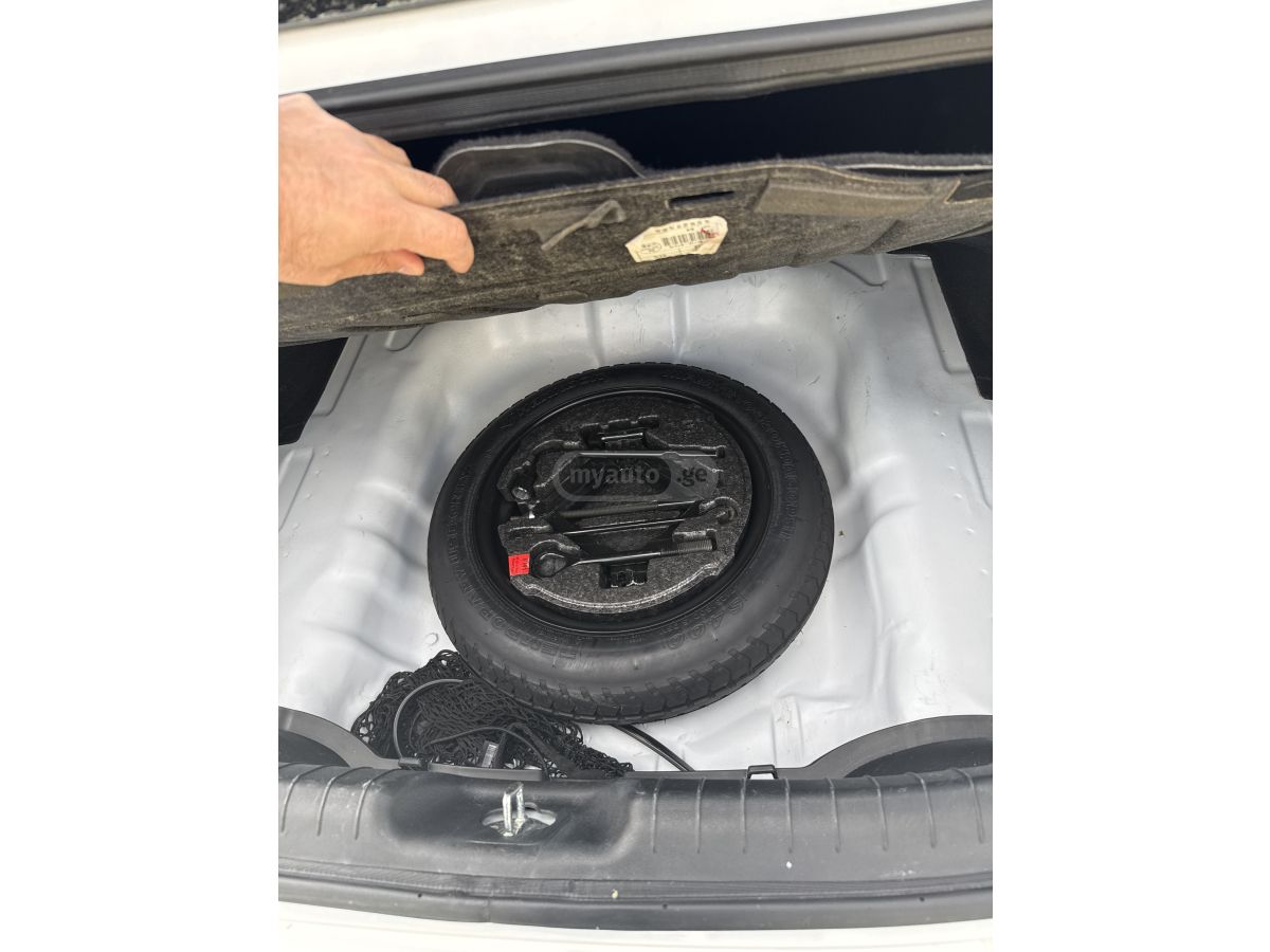 Hyundai Elantra - фото 8
