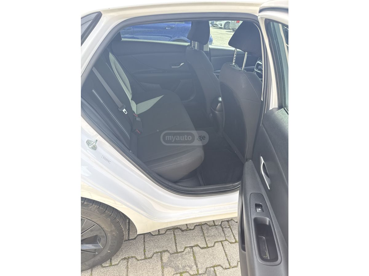 Hyundai Elantra - фото 9