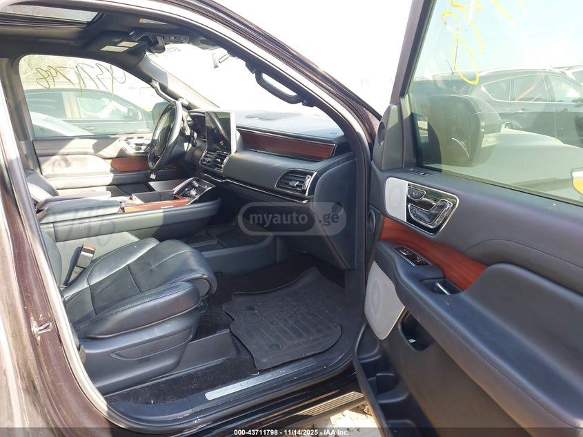 Lincoln Navigator 2023 — миниатюра 5