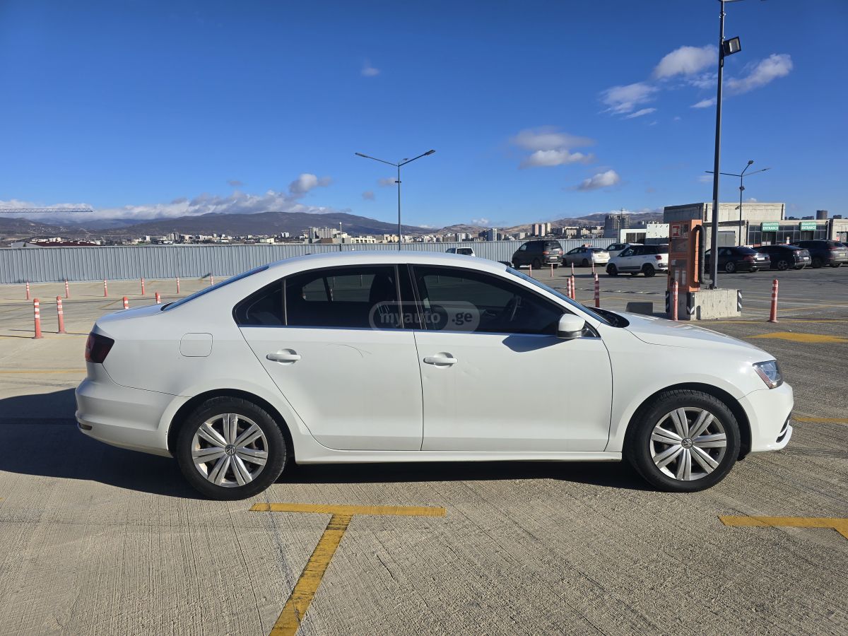 Volkswagen Jetta - фото 4