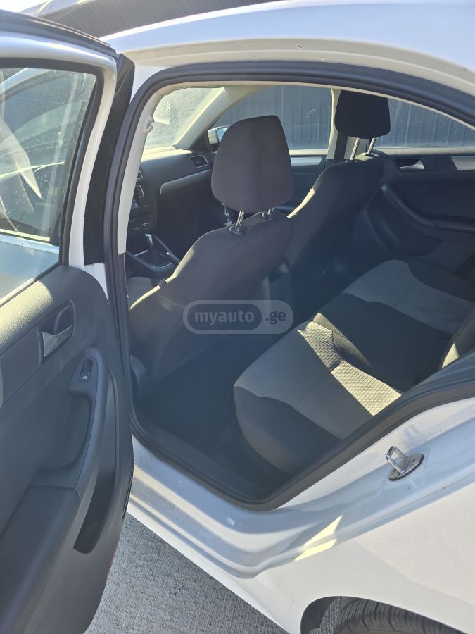 Volkswagen Jetta - фото 8