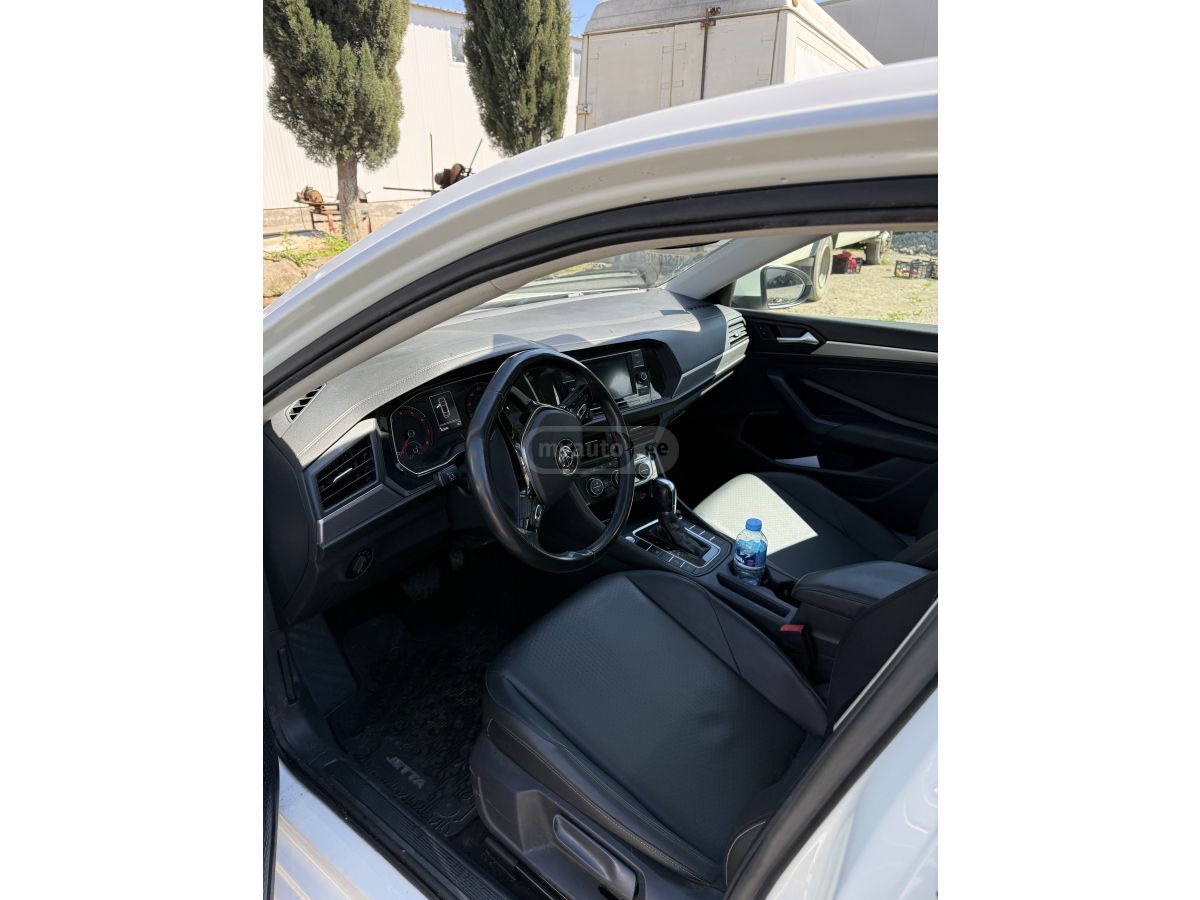 Volkswagen Jetta - фото 11