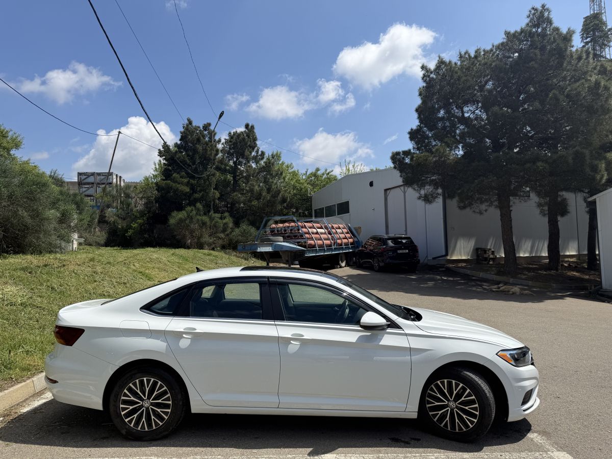 Volkswagen Jetta - фото 3