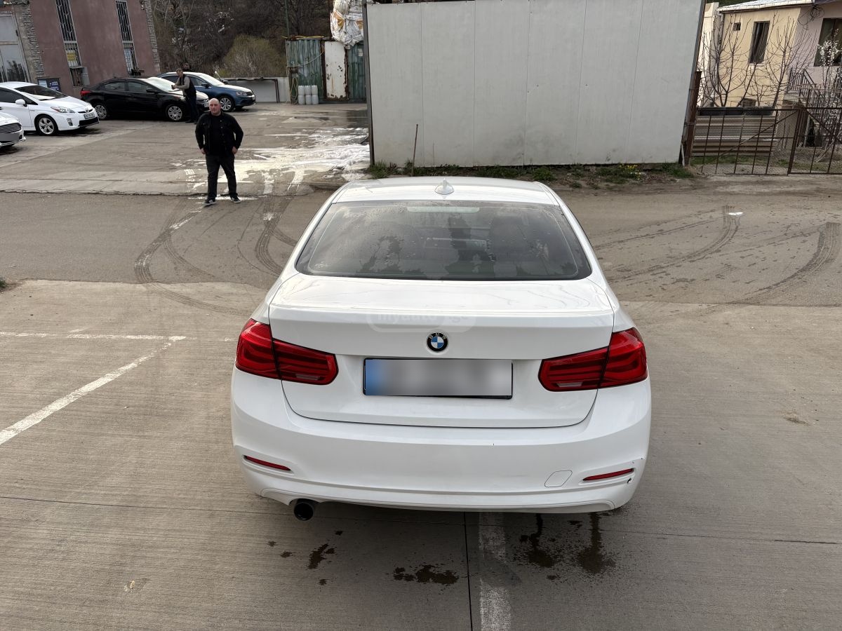 BMW 320 - фото 4