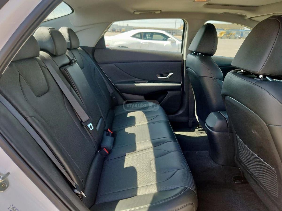 Hyundai Elantra - фото 10