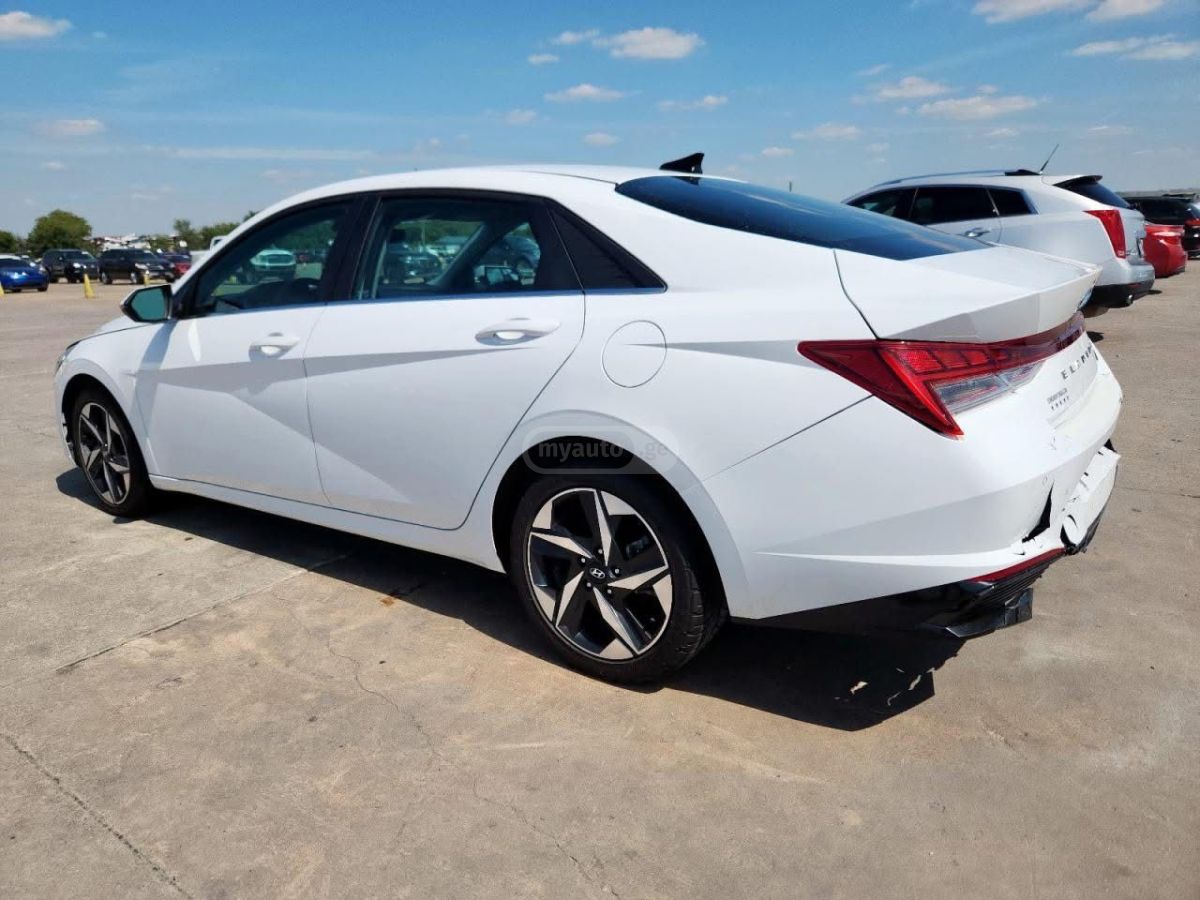 Hyundai Elantra - фото 4