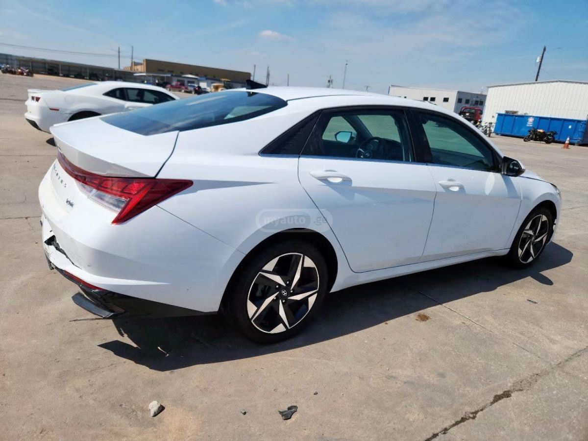 Hyundai Elantra - фото 5