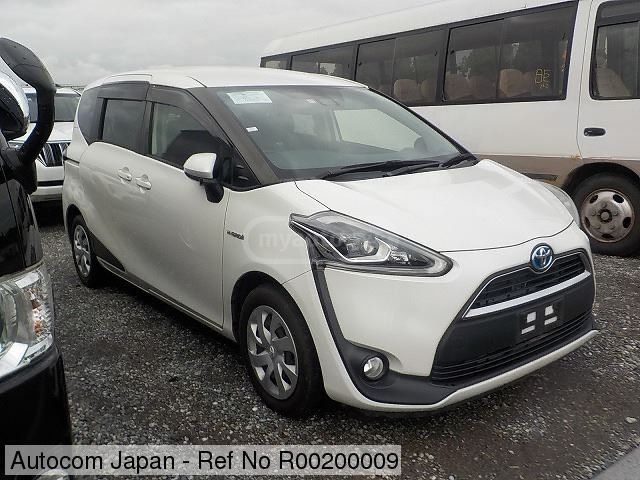 Toyota Sienta - фото 1