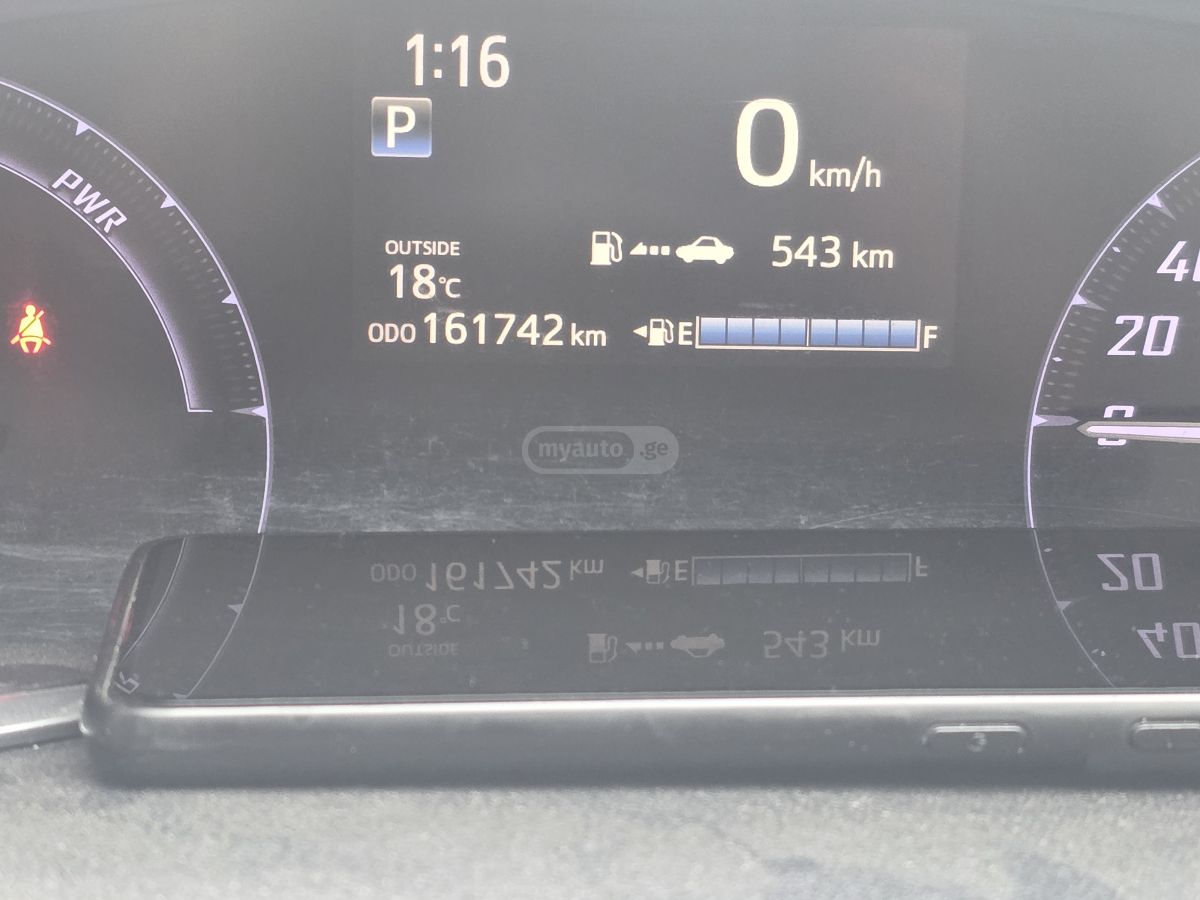 Toyota Sienta - фото 12