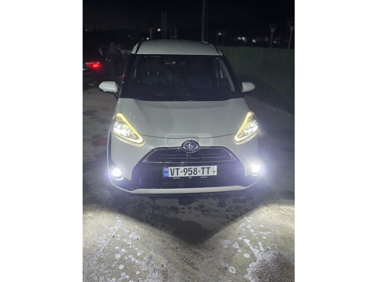 Toyota Sienta - фото 13