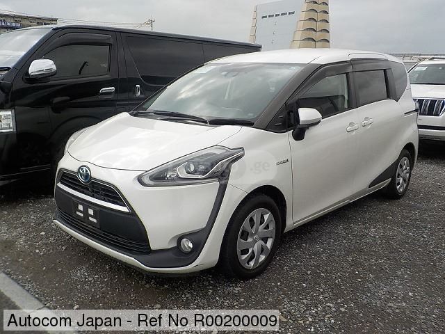 Toyota Sienta - фото 4