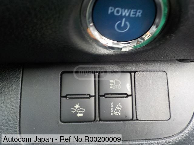 Toyota Sienta - фото 5