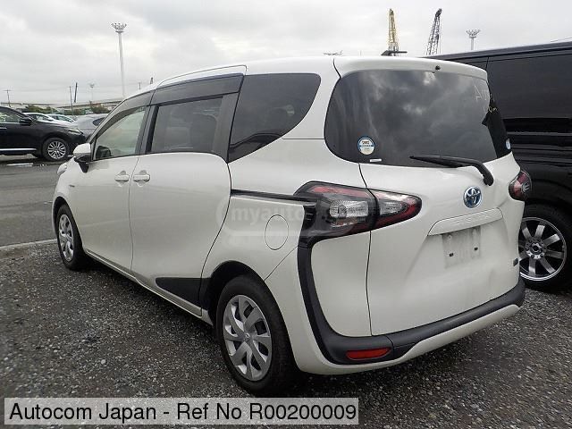 Toyota Sienta - фото 8