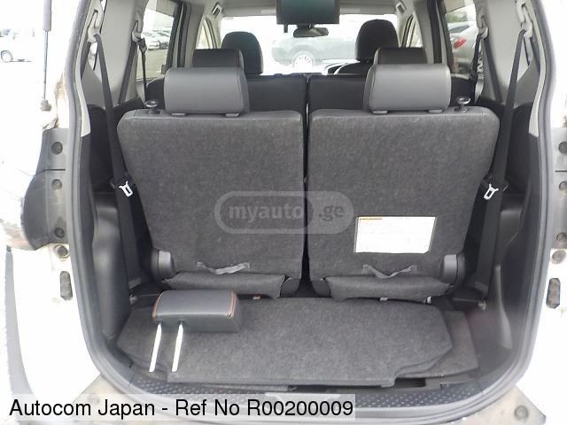 Toyota Sienta - фото 9