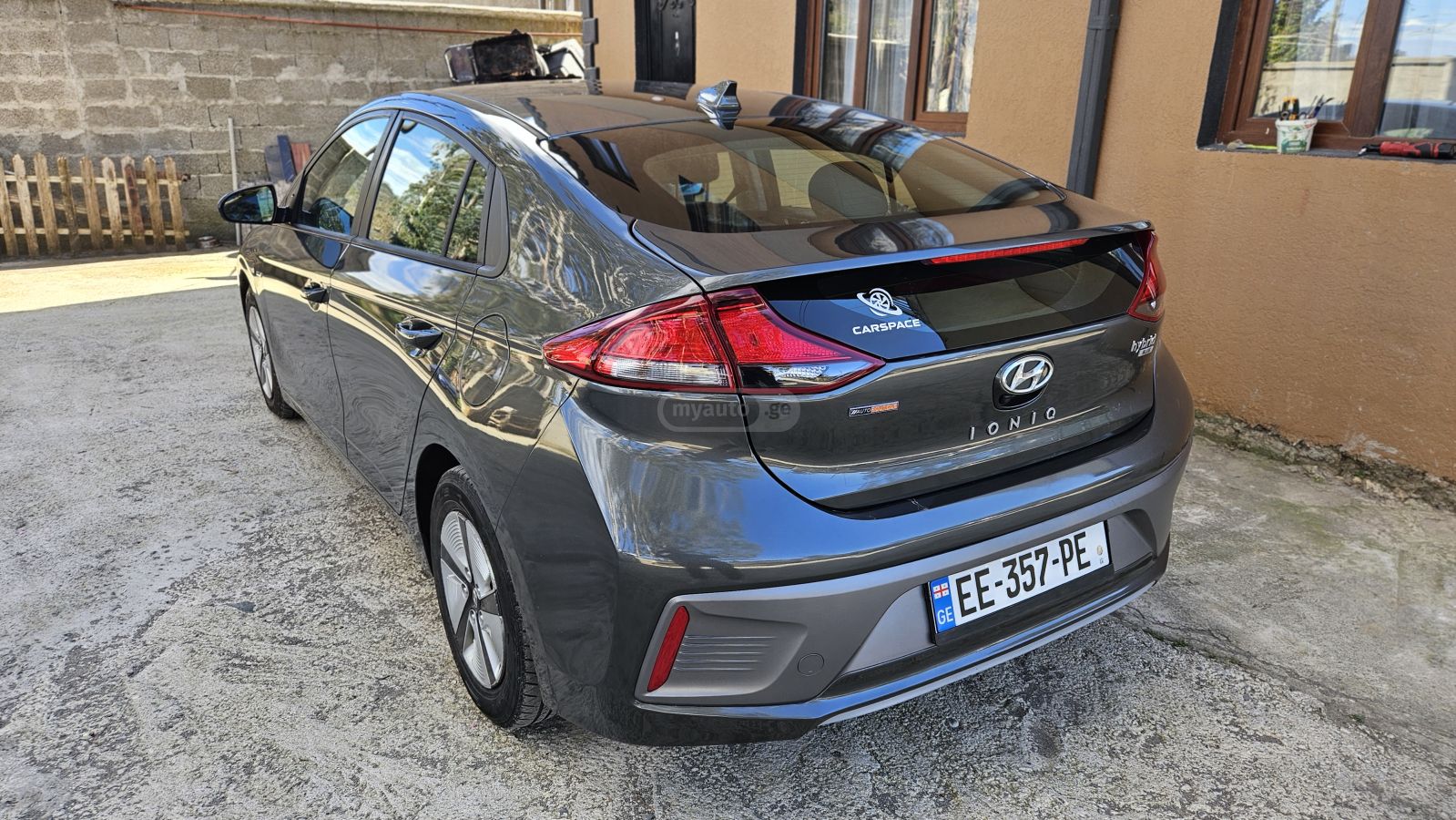 Hyundai Ioniq - фото 11