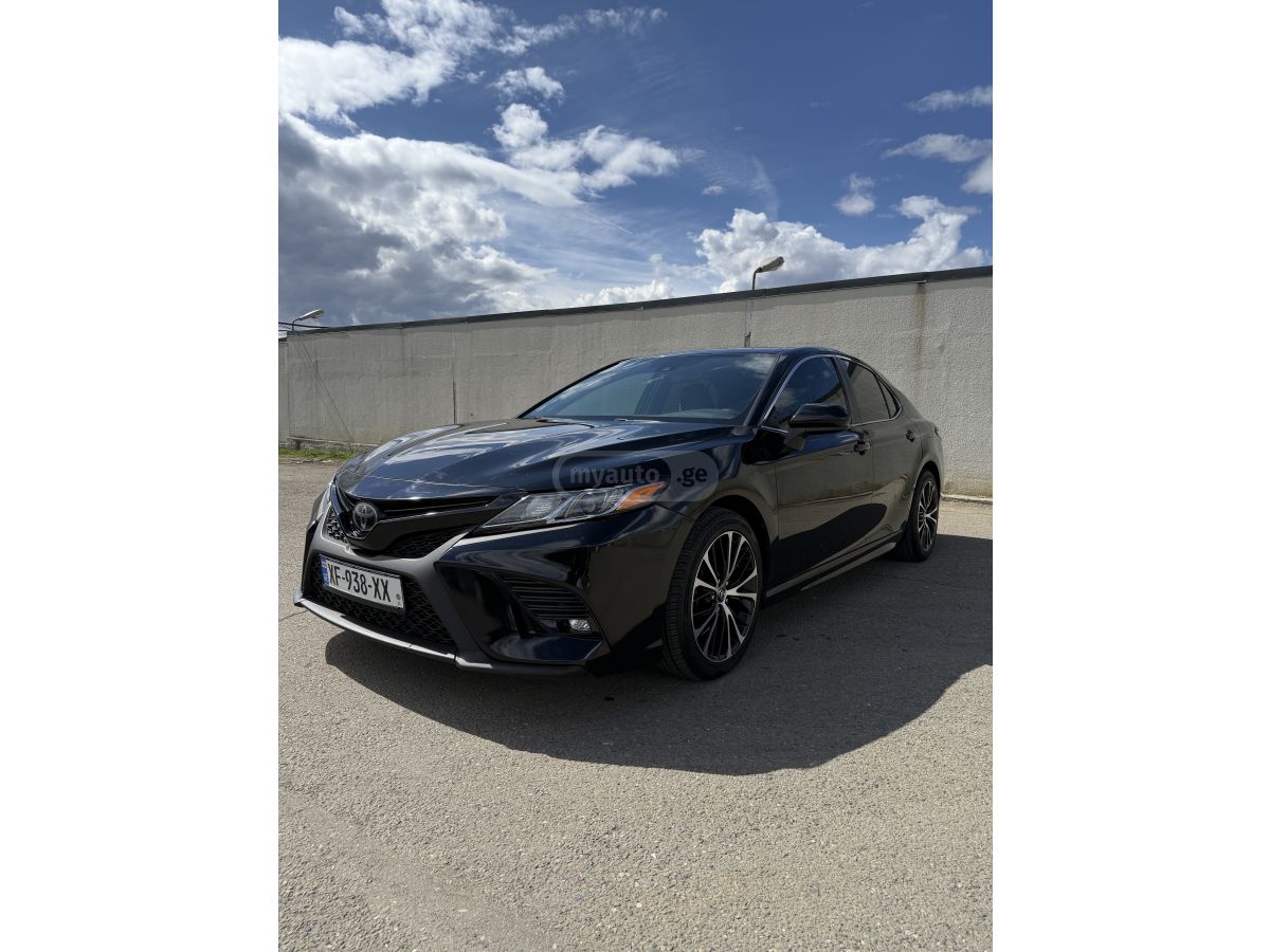 Toyota Camry - фото 2