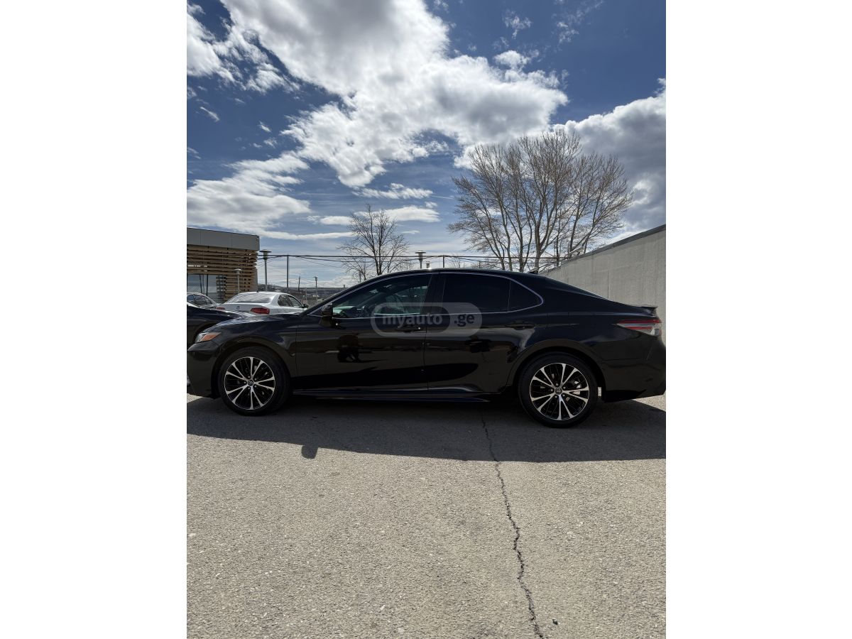 Toyota Camry - фото 3