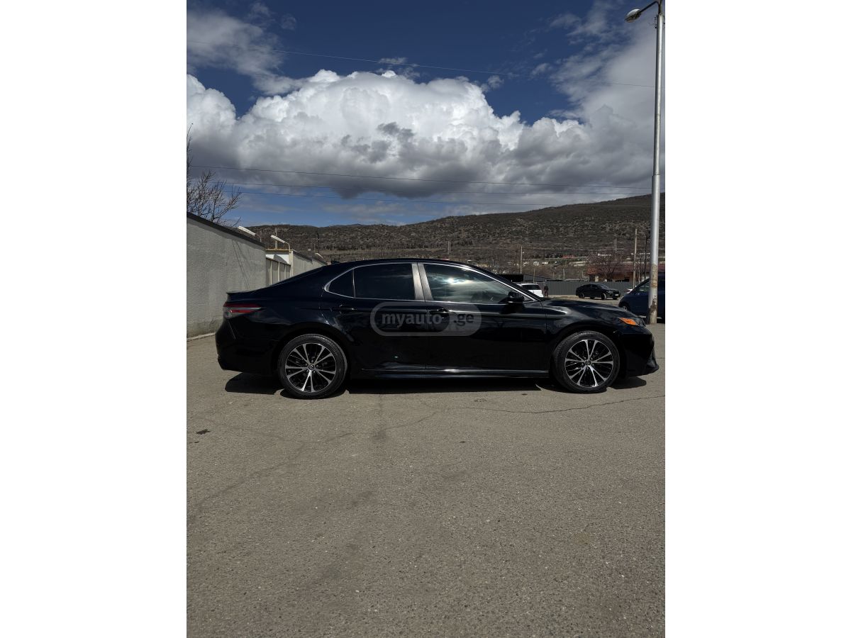 Toyota Camry - фото 4