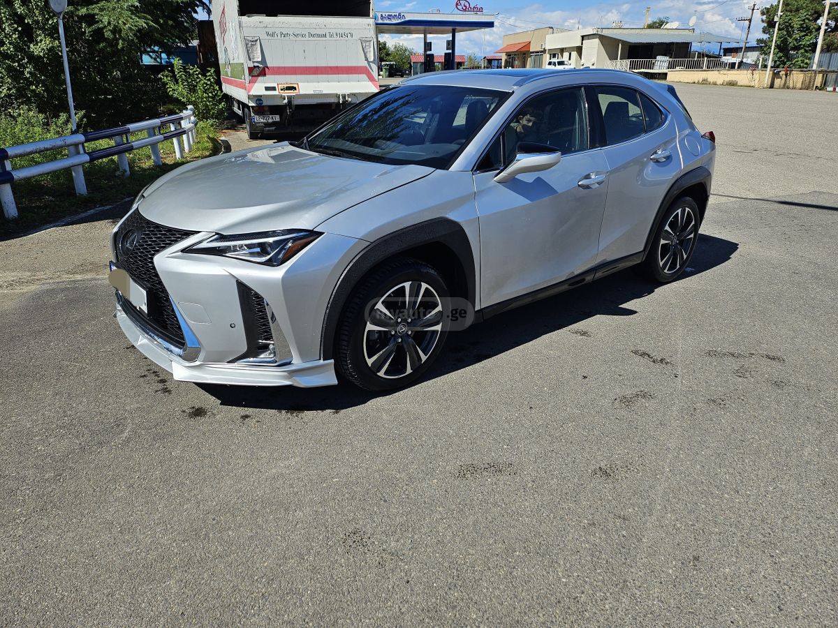 Lexus UX 200 - фото 1