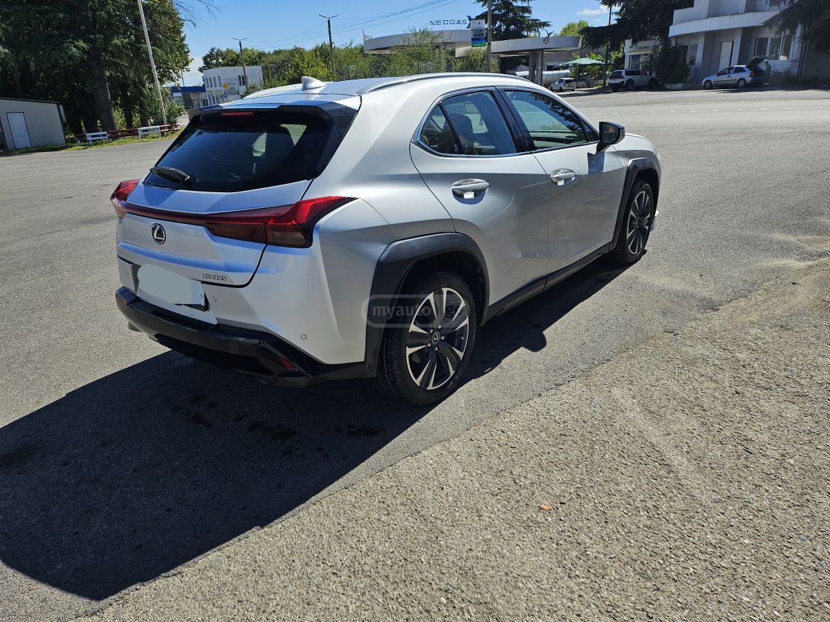 Lexus UX 200 - фото 3