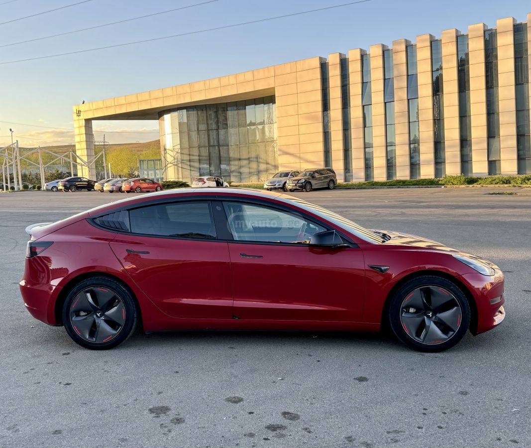 Tesla Model 3 - фото 2