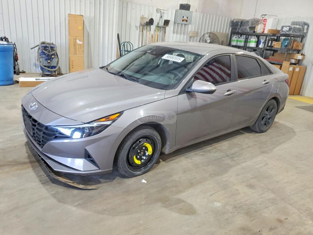 Hyundai Elantra - фото 1