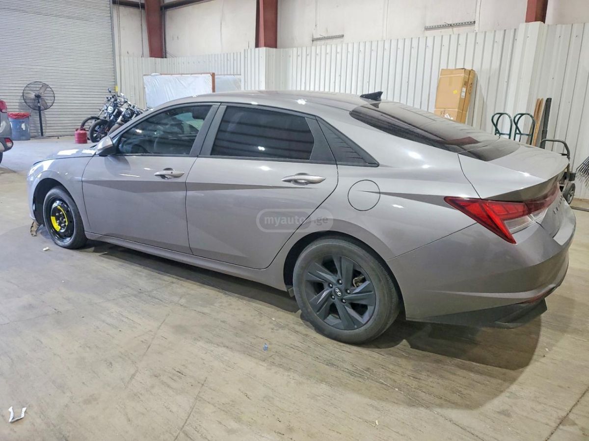 Hyundai Elantra - фото 2