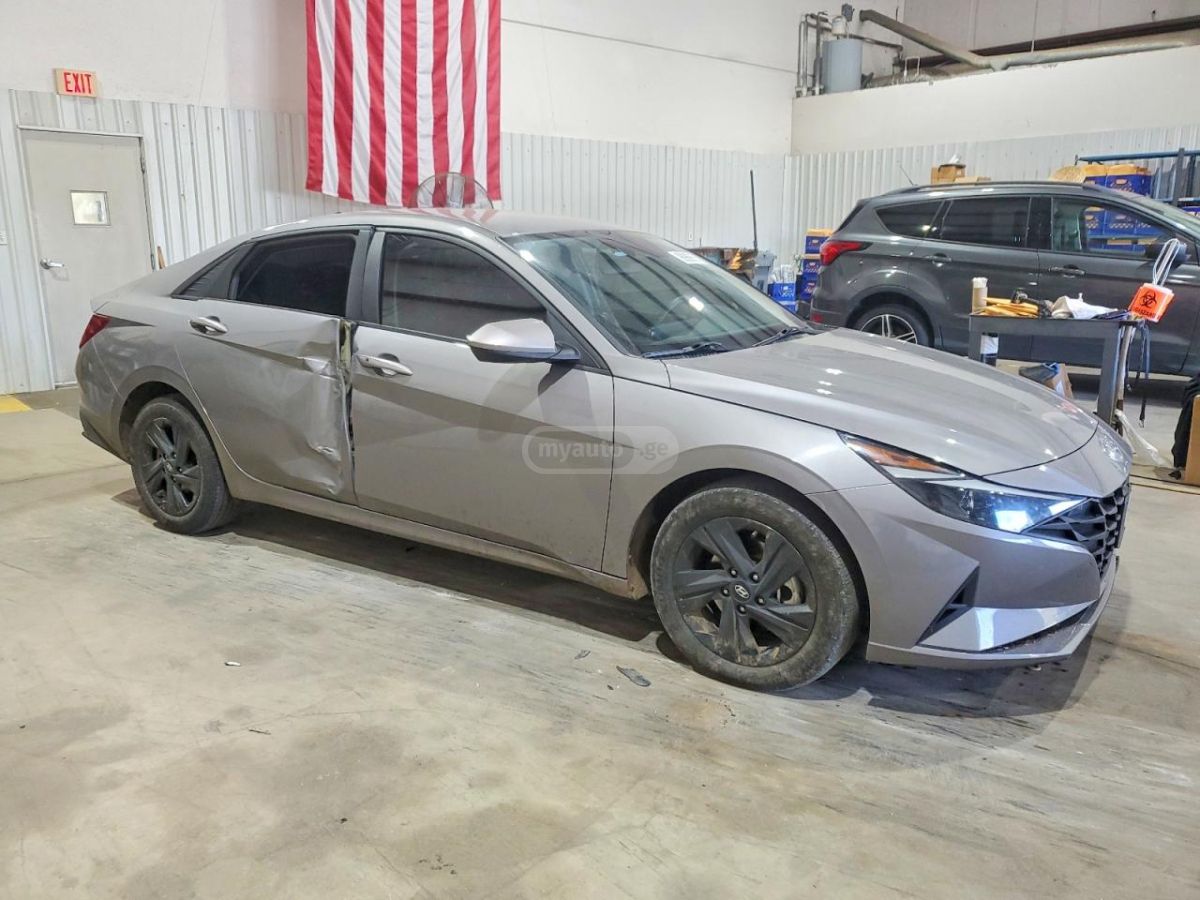 Hyundai Elantra - фото 4