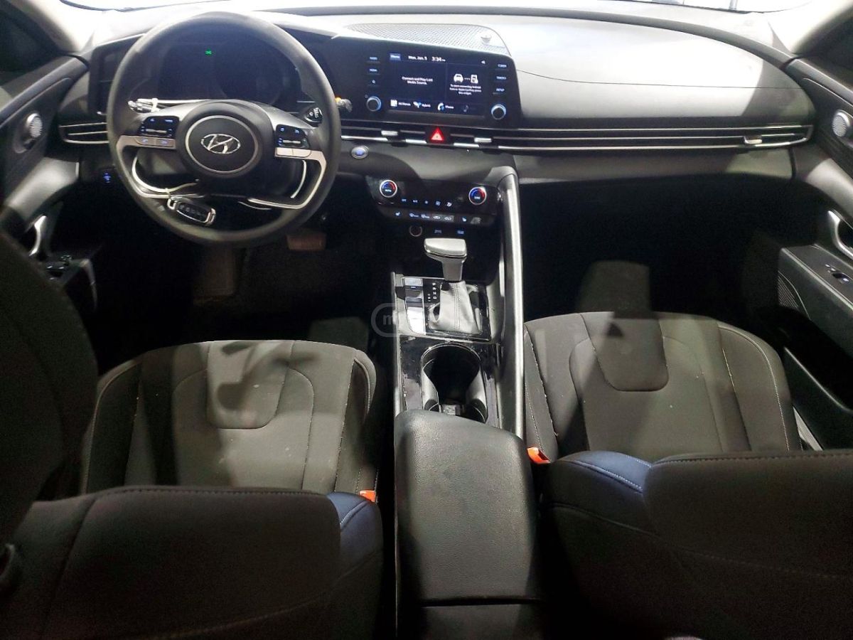 Hyundai Elantra - фото 8