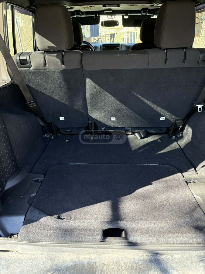 Jeep Wrangler - фото 10