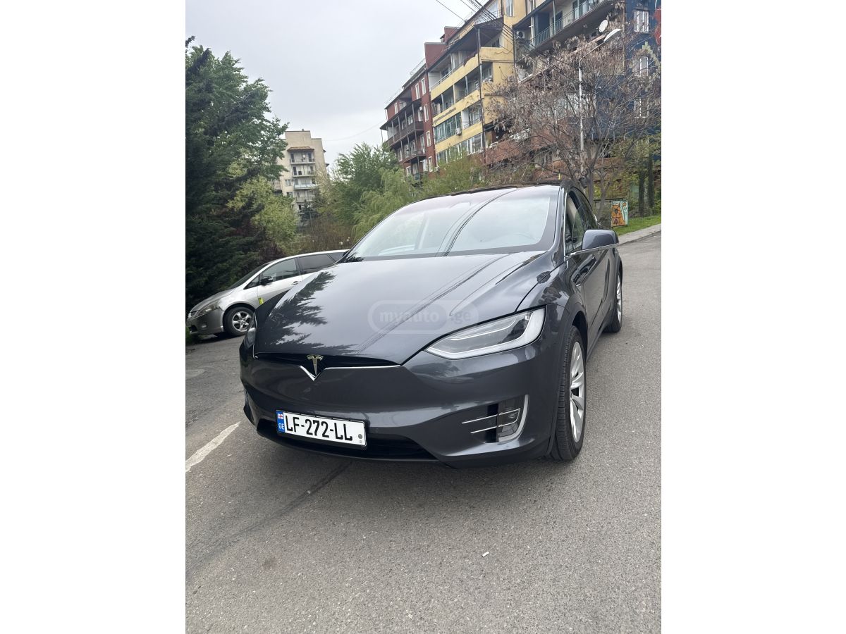 Tesla Model X - фото 1