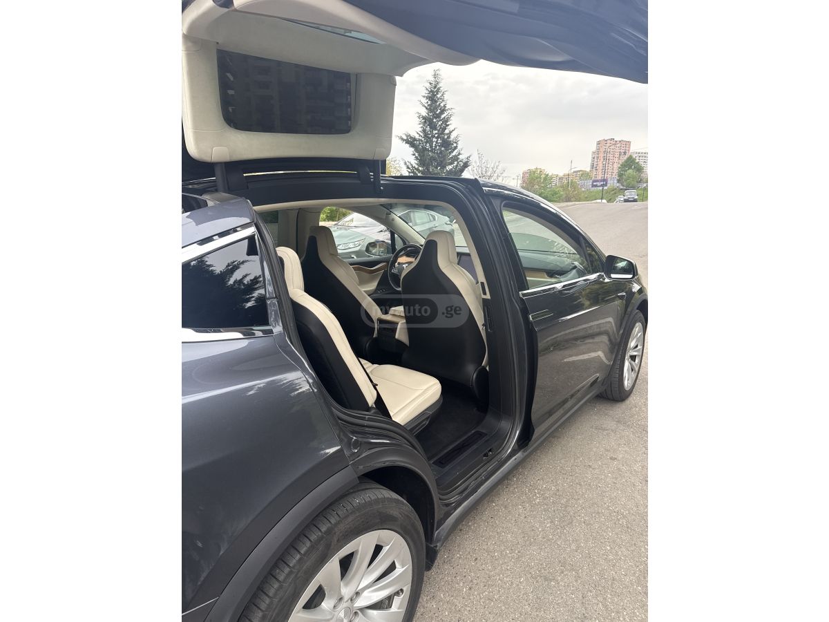 Tesla Model X - фото 8