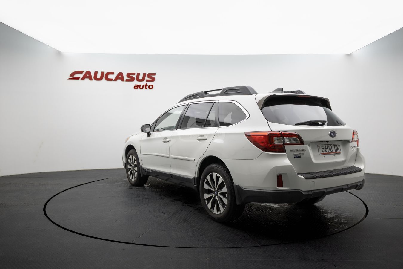 Subaru Outback - фото 2