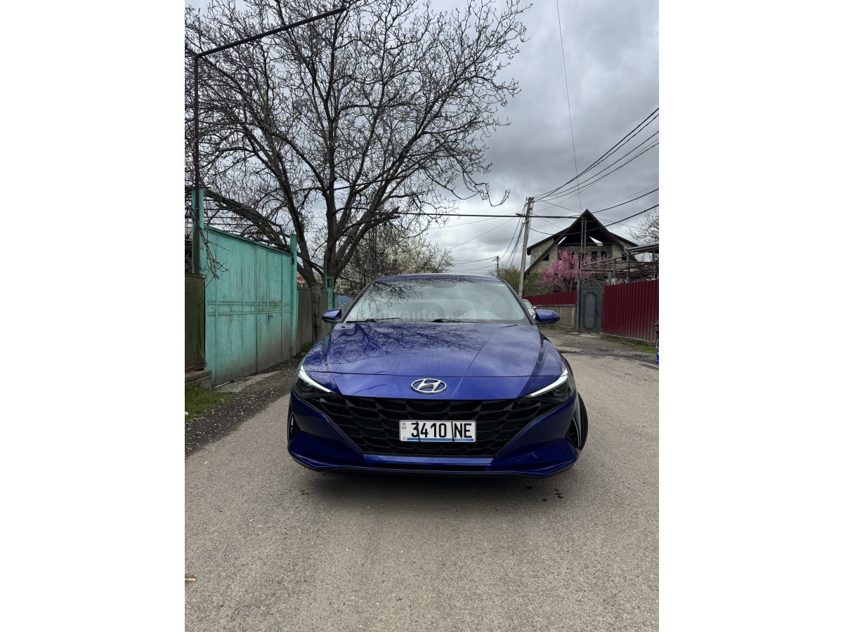 Hyundai Elantra - фото 1