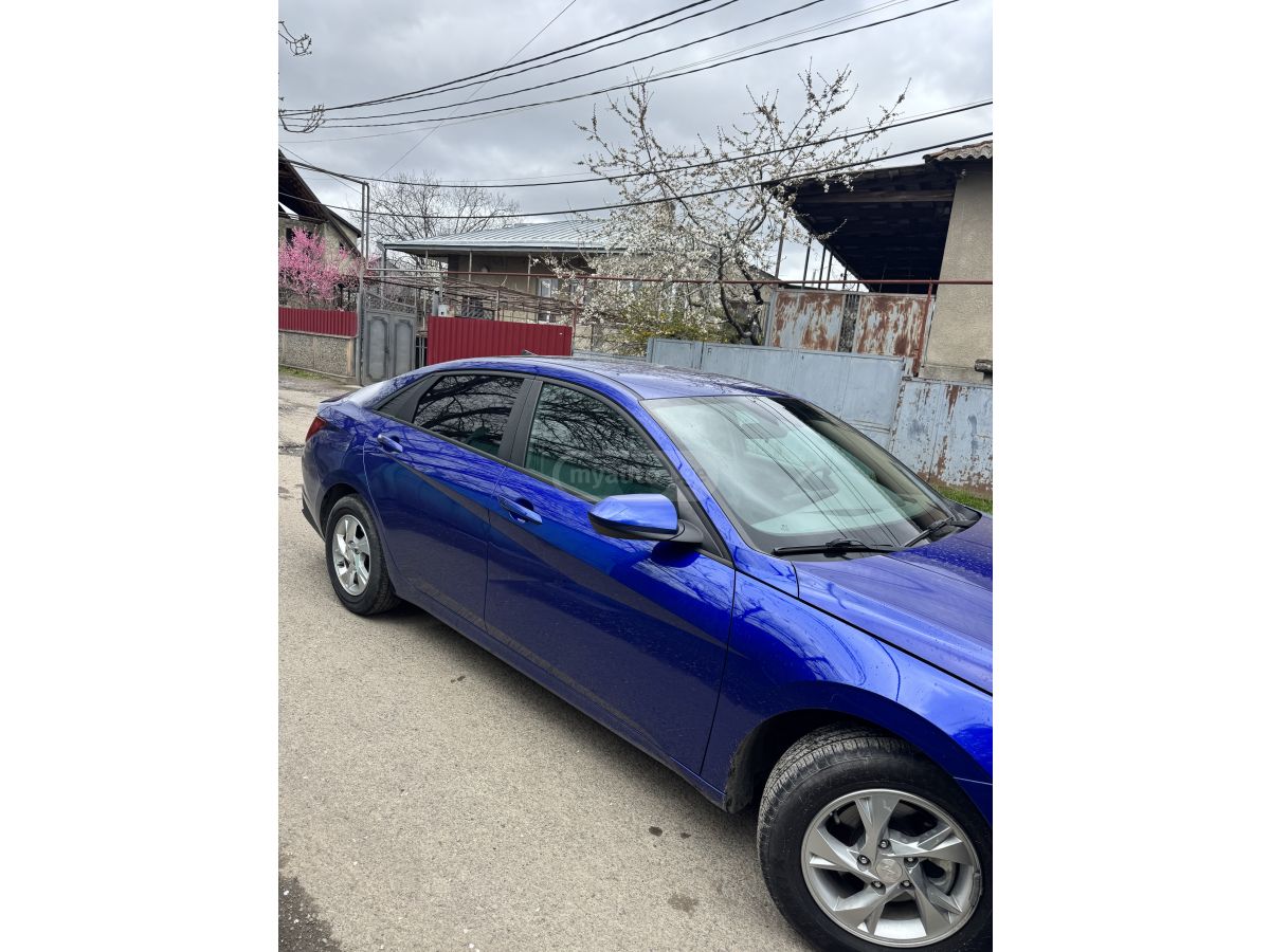 Hyundai Elantra - фото 4