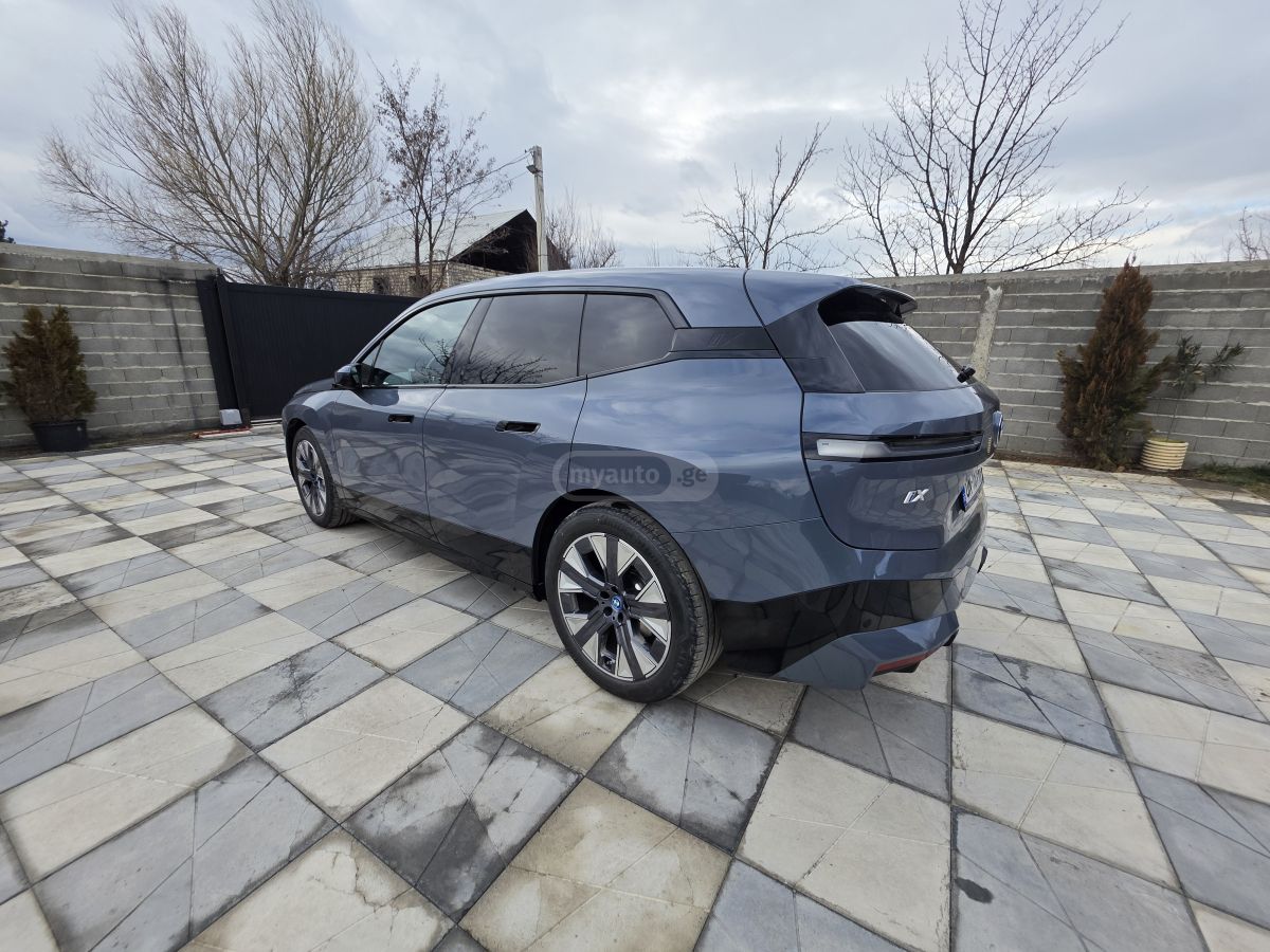 BMW IX - фото 2