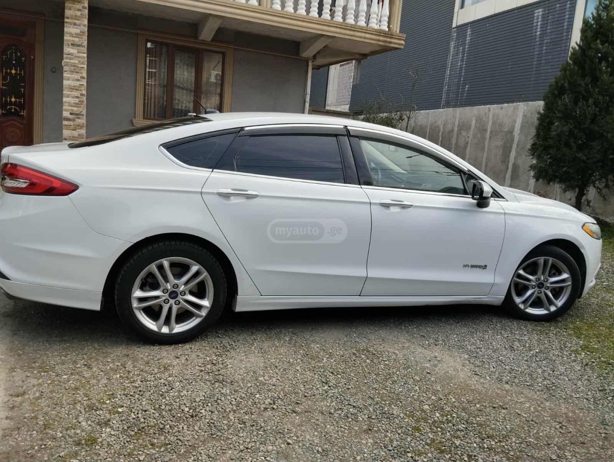 Ford Fusion - фото 1
