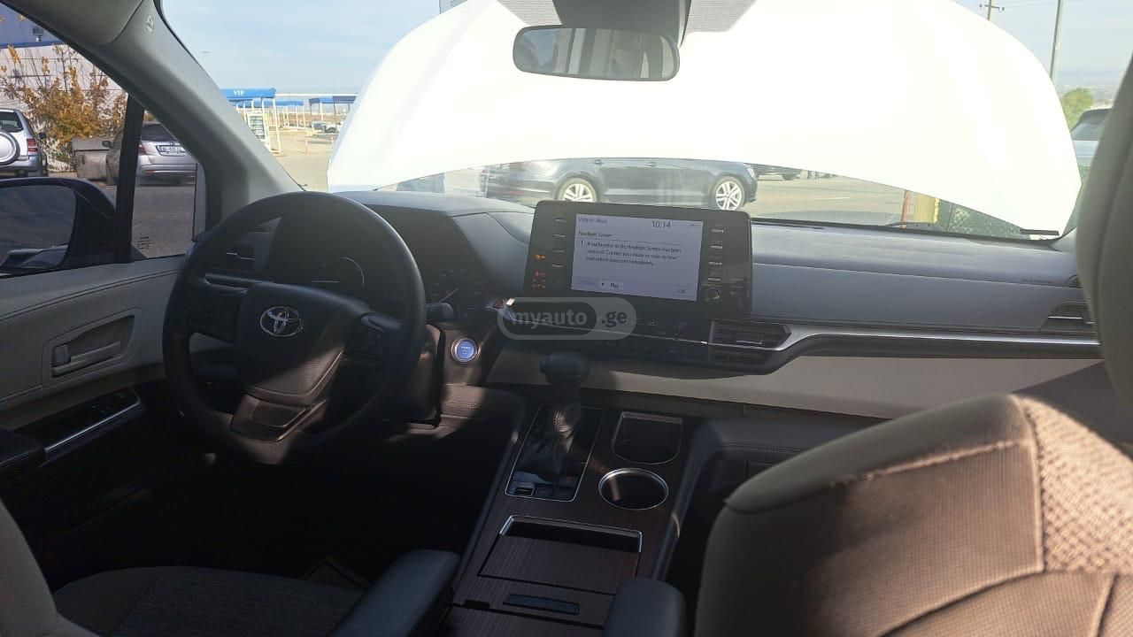 Toyota Sienna - фото 6