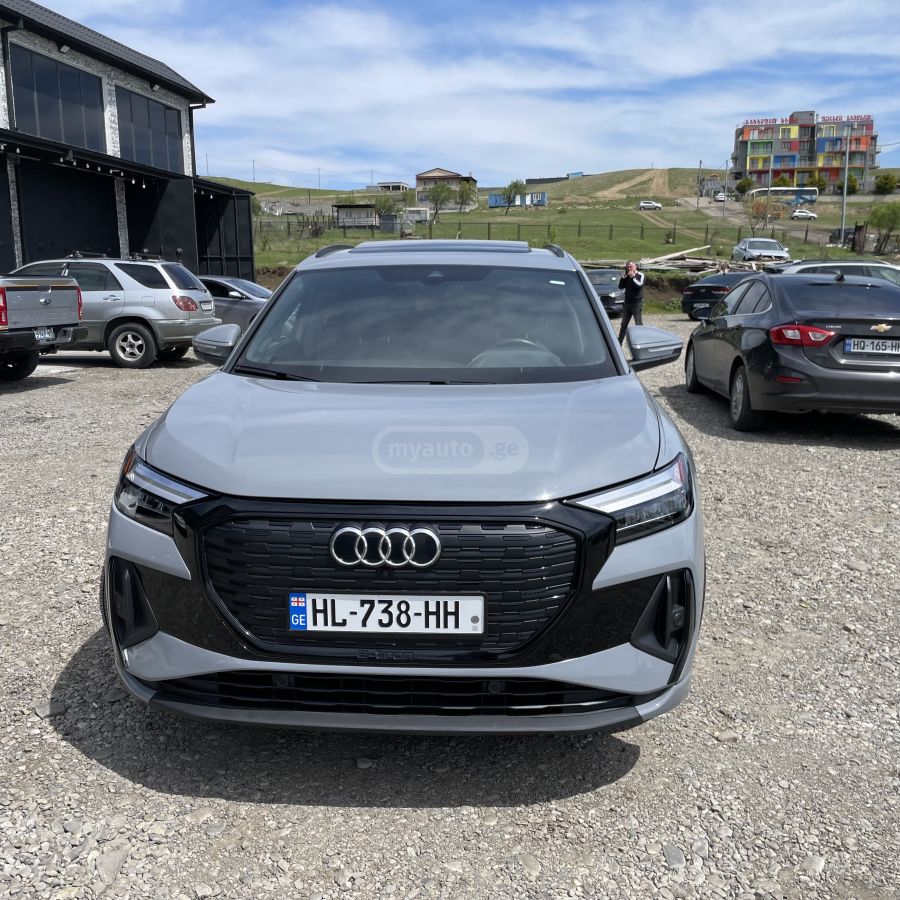 Audi Q4 E-Tron - фото 1