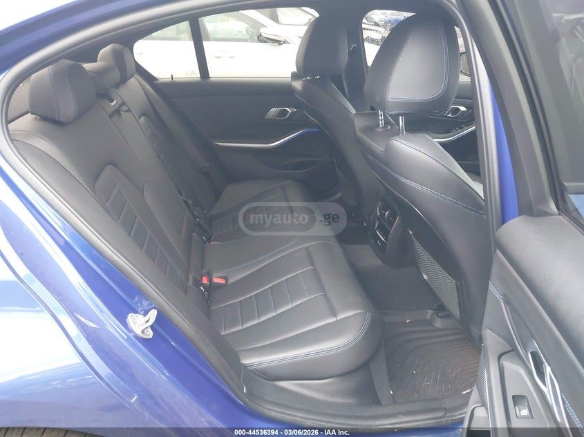 BMW xDrive 4dr All-Wheel Drive Sed — миниатюра 8