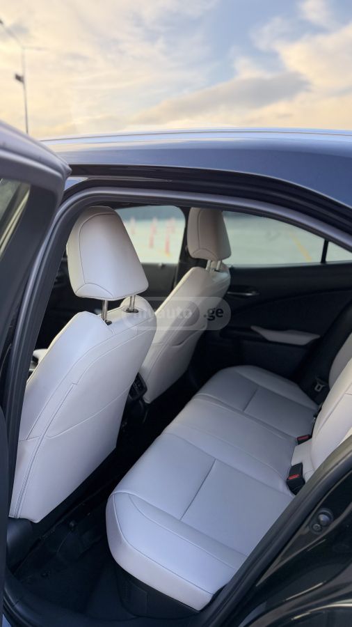 Lexus UX 250 h 2024 — миниатюра 4