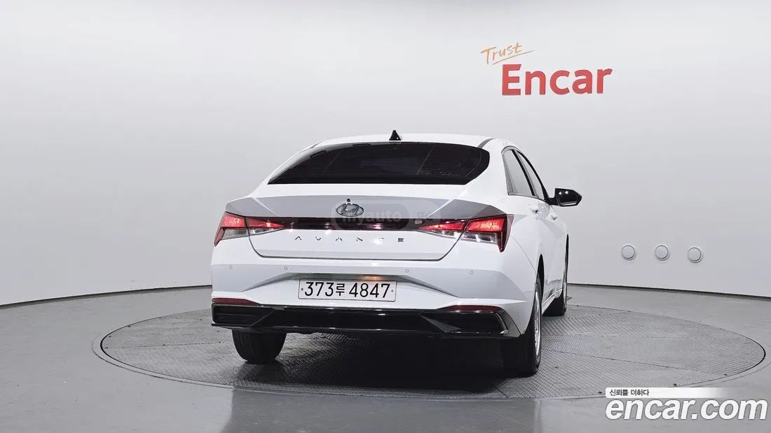 Hyundai Elantra - фото 4