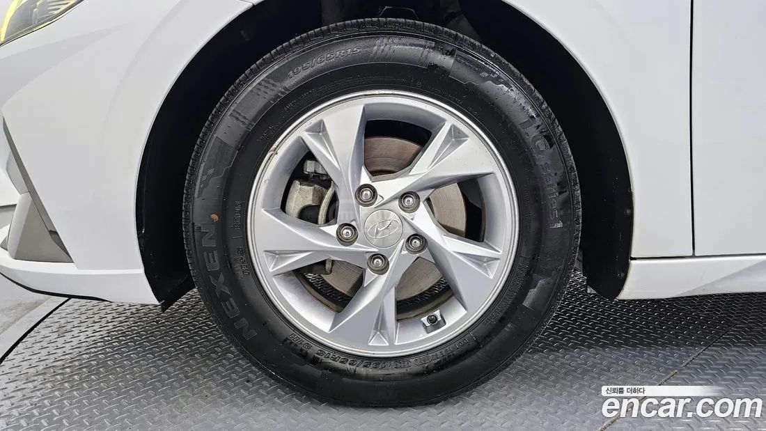 Hyundai Elantra - фото 5