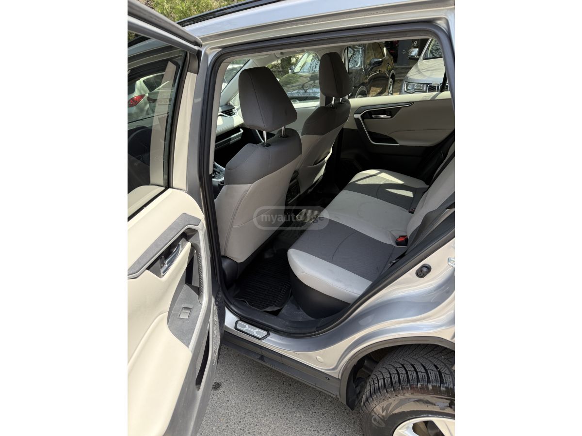 Toyota Rav 4 - фото 8