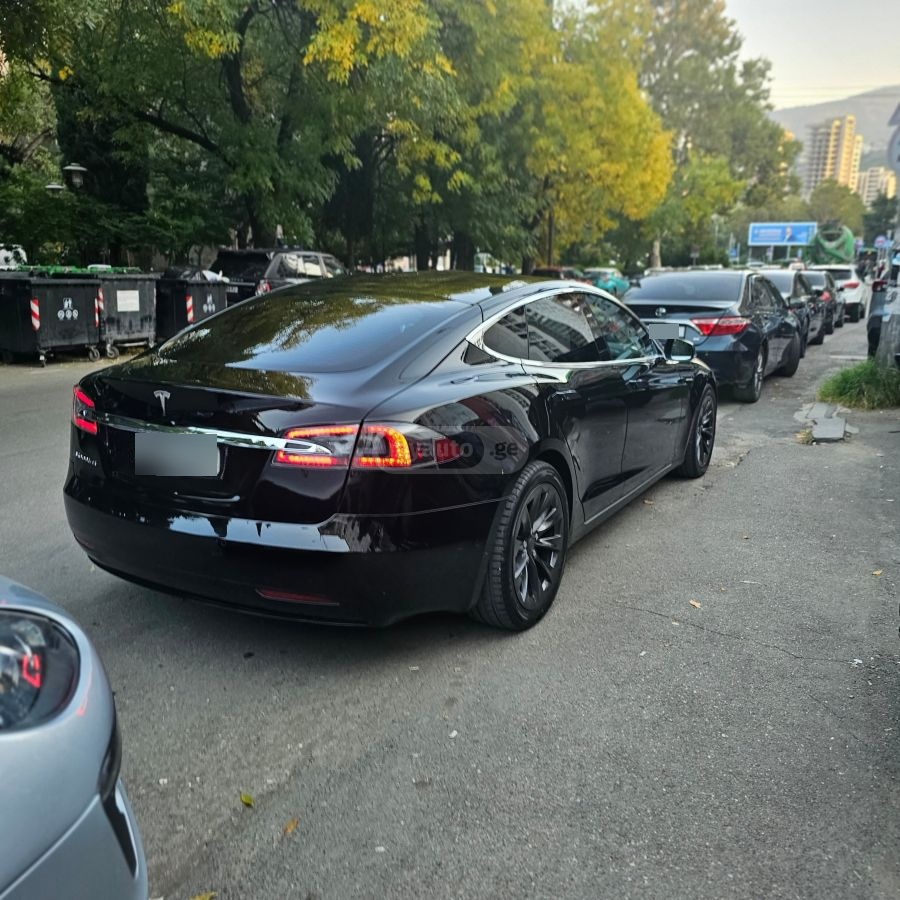 Tesla Model S - фото 4