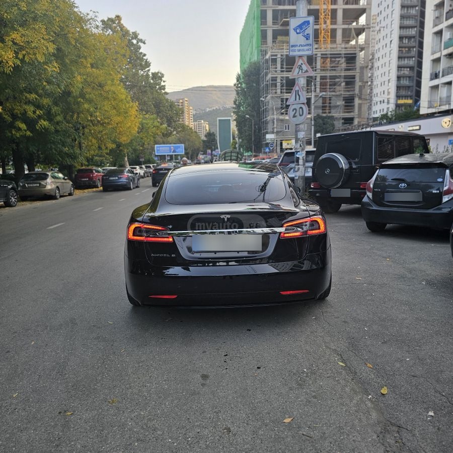 Tesla Model S - фото 7